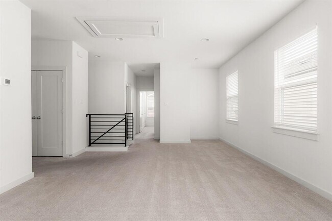 Building Photo - 1531 N Red Bud Ln