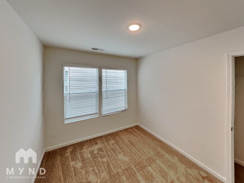 Building Photo - 122 Fosters Gln Pl