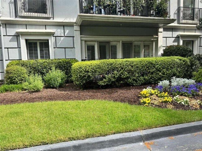 Building Photo - 3201 Lenox Rd NE