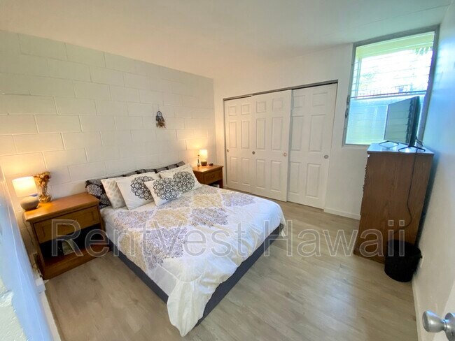 Building Photo - 95-021 Kuahelani Ave