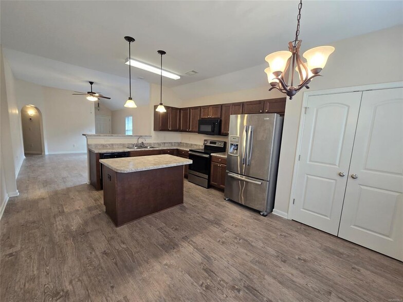 Building Photo - 456 Buena Vista Wy