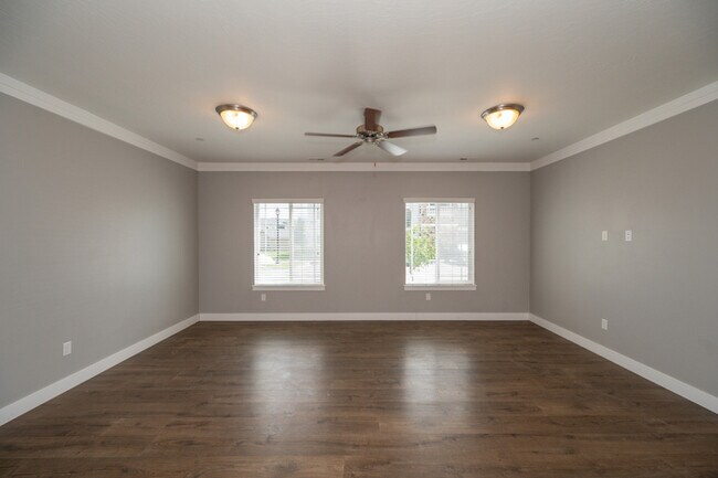 Building Photo - Main Floor Condo in Saratoga Springs!