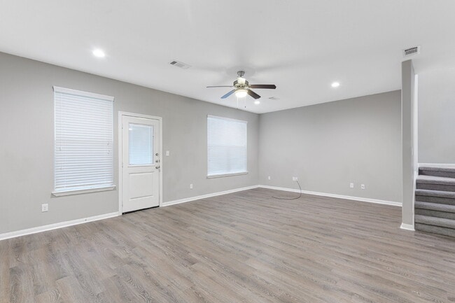 Building Photo - 124 Artesian Way