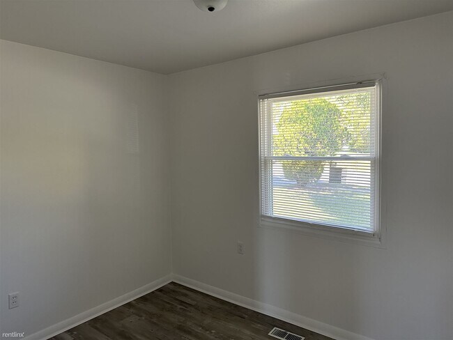 Building Photo - 3 br, 1 bath House - 1605 Susan Jane Court