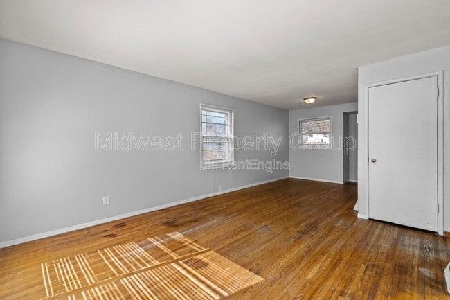 Building Photo - 405 Cameron Rd