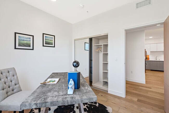Room 3 - 820 S Wilton Pl
