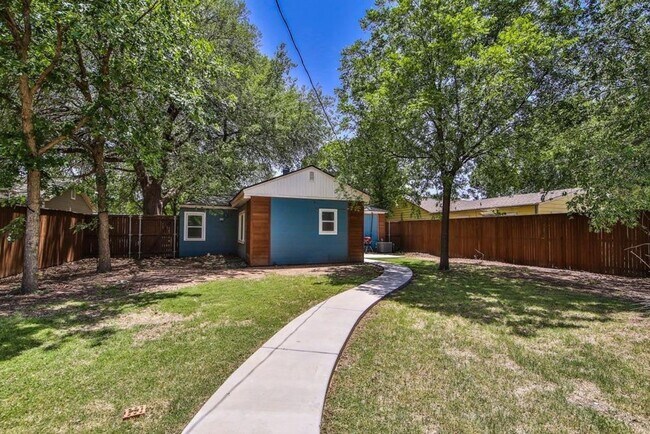 Building Photo - PRE LEASING for fall 2026! 3/2 in Tech Terrace!