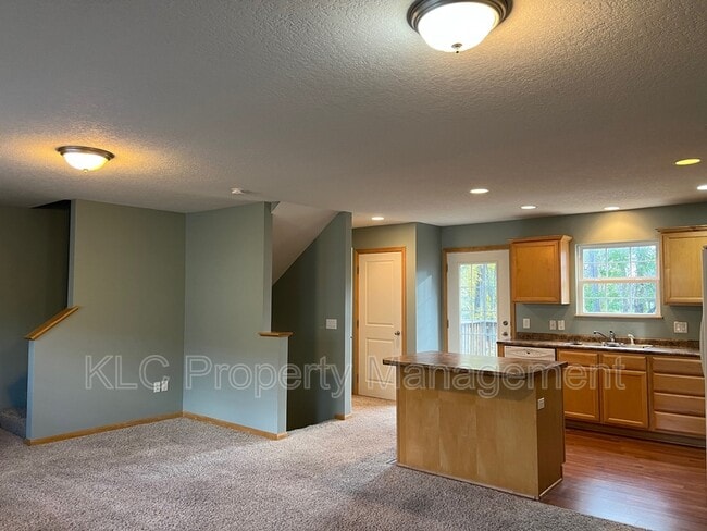 Building Photo - 5558 Kenton Ln