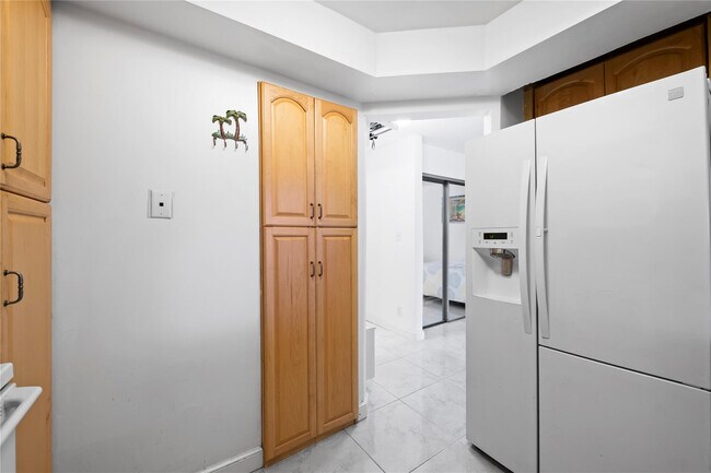 Building Photo - 3909 N Ocean Blvd