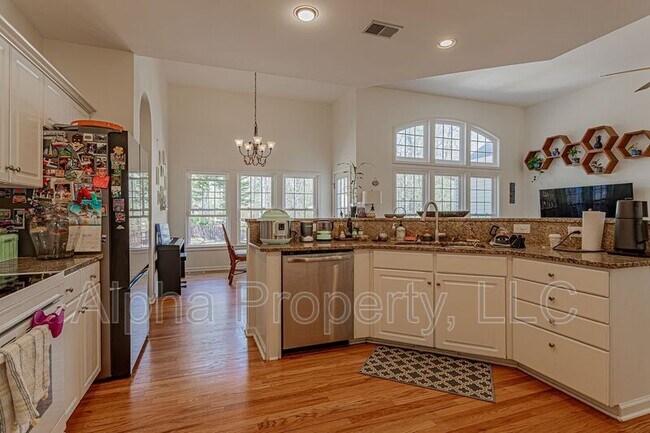 Building Photo - 209 Birchleaf Ln