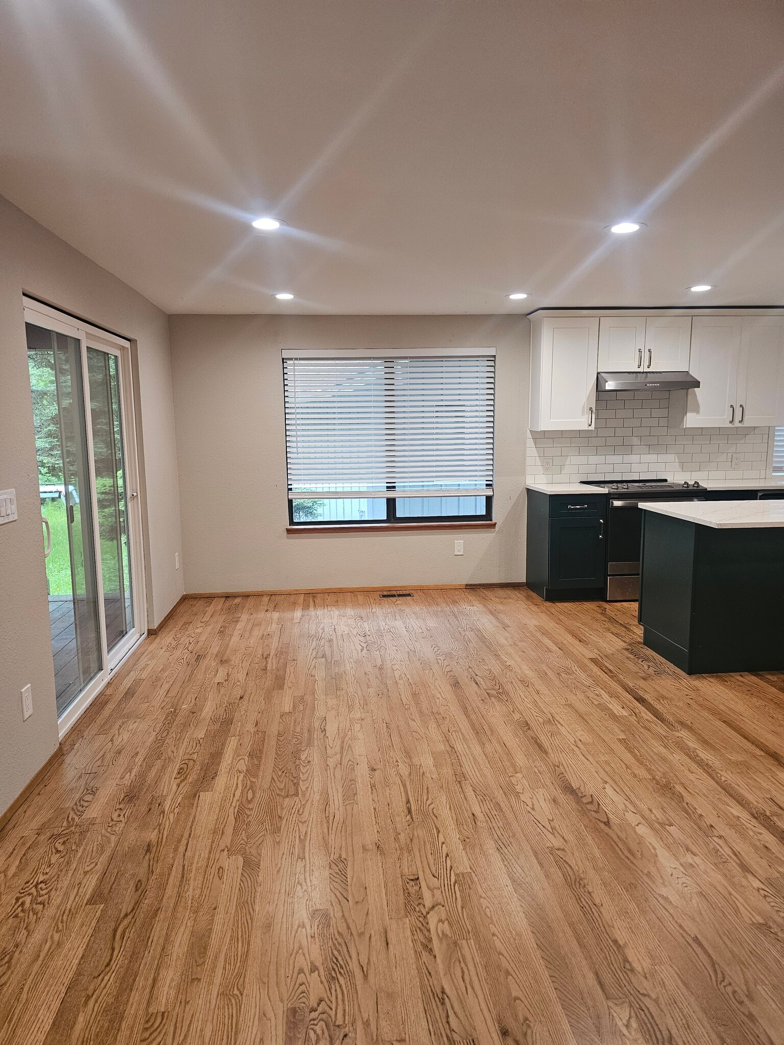 Kitchen nook - 19845 NE 133rd St