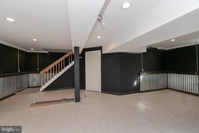 Building Photo - 131 Crossing Way