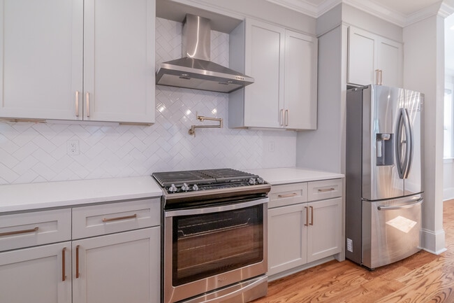 Building Photo - 1005 State St