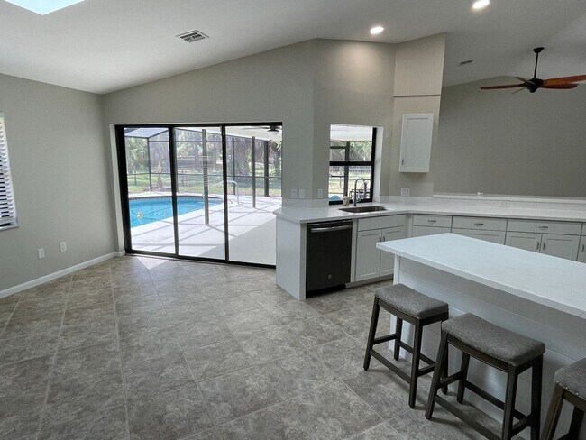 Building Photo - 242 Snyder Dr