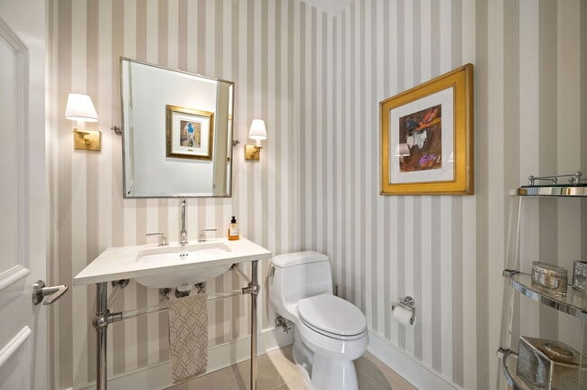 Building Photo - 118 E Erie St