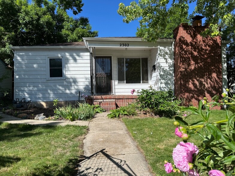 Building Photo - 2302 Willow Creek Dr