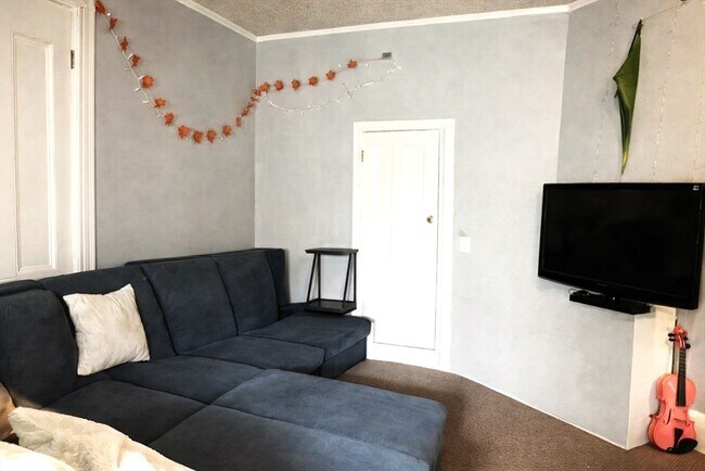 Building Photo - 96 Harrishof St