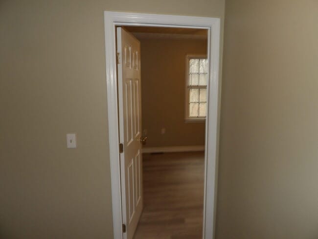 Building Photo - 244 Meadowview Dr