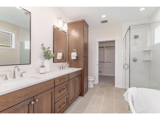 Building Photo - 2360 Sydney Ln