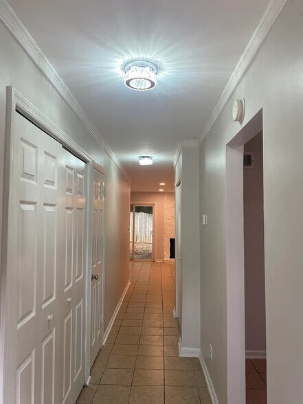 Building Photo - Room in Townhome on Baker Ct
