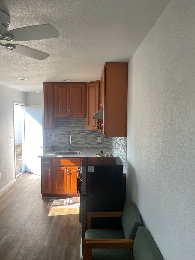 Building Photo - Charming and Upgraded ADU with separate en...