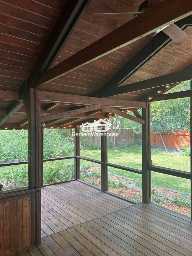 Building Photo - 16436 Elm Dr
