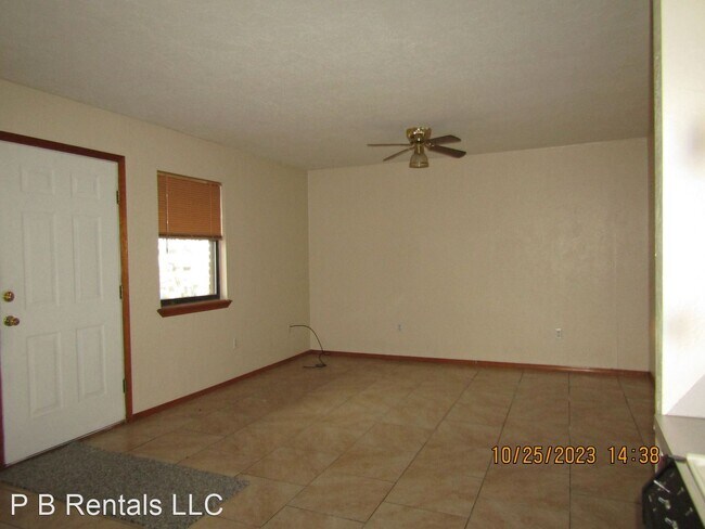 Building Photo - 2 br, 1 bath House - 401 NW 6th Street, Apt B