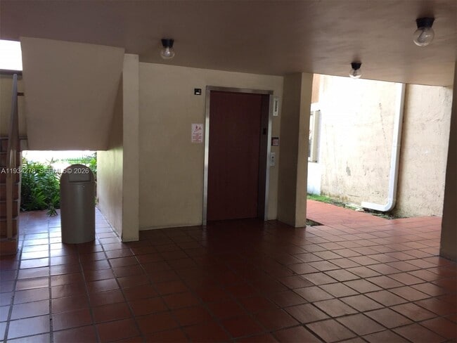 Building Photo - 1121 SW 122nd Ave