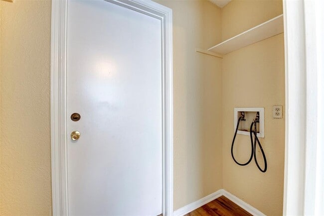 Building Photo - 4035 Green Crest Dr