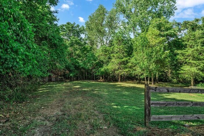 Building Photo - Secluded Remodeled Madison House