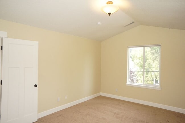 Building Photo - NE Piedmont 3-bedroom Beauty!