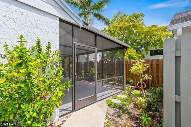 Building Photo - 879 Meadowland Dr