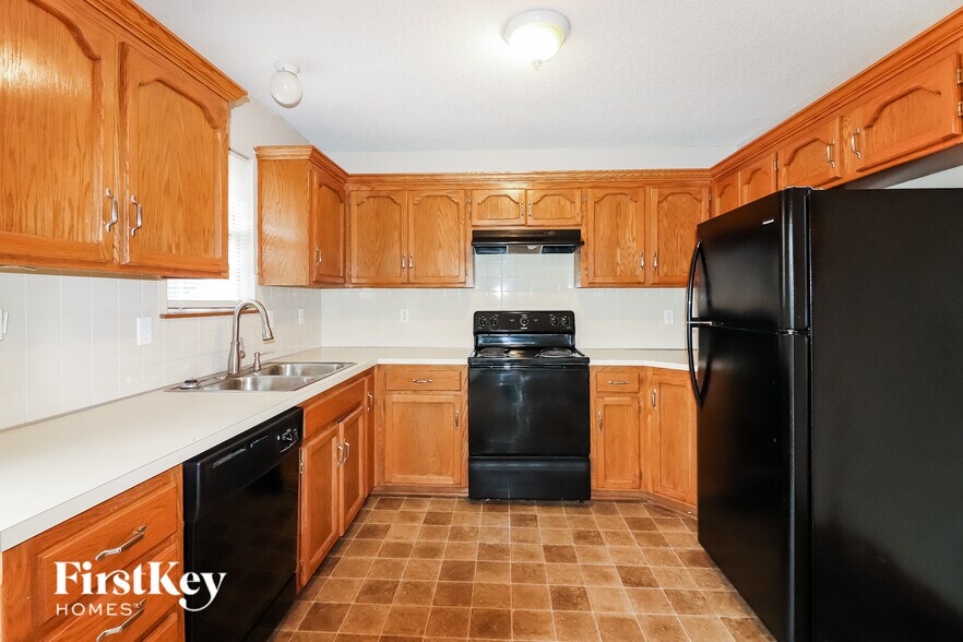 Building Photo - 1216 N Ponca Dr