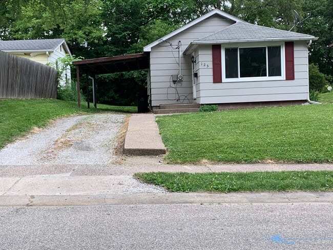 Primary Photo - 125 Walters St