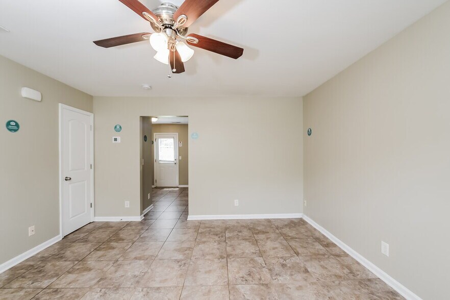 Building Photo - 5624 Fairway Forest Dr