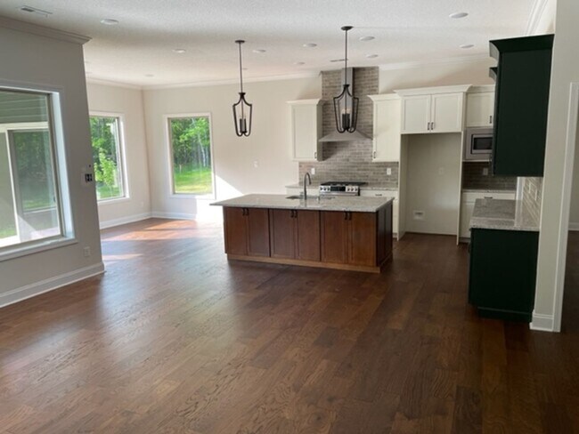 Building Photo - Vonore 37885 - 4 bedroom, 3 bath in Tellico Village - Contact Ed Johnson 865-924-5045