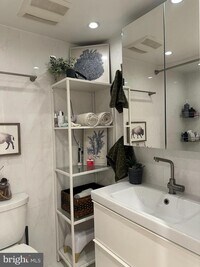 Building Photo - 1530 Key Blvd