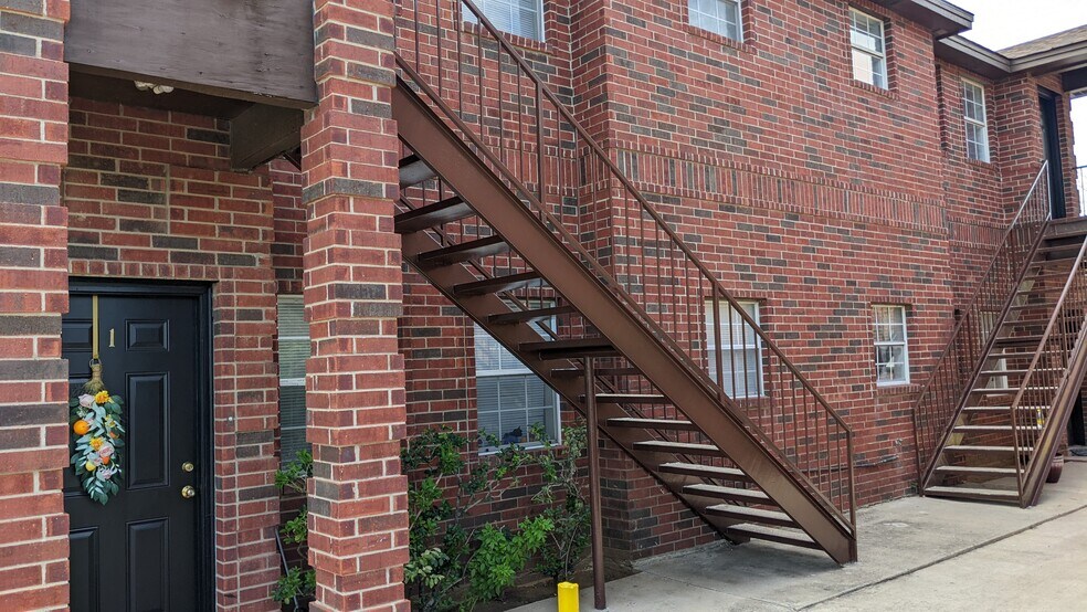 Building Photo - 1820 Mercer St