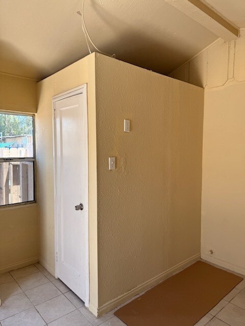 Building Photo - 1801 1/2 Tyler Ave