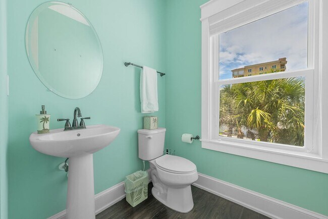 Building Photo - Fully Furnished Jax Beach Townhome
