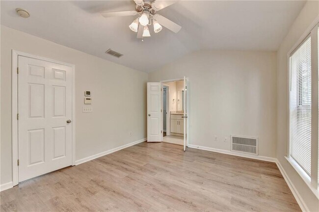 Building Photo - 2026 Merrimont Way