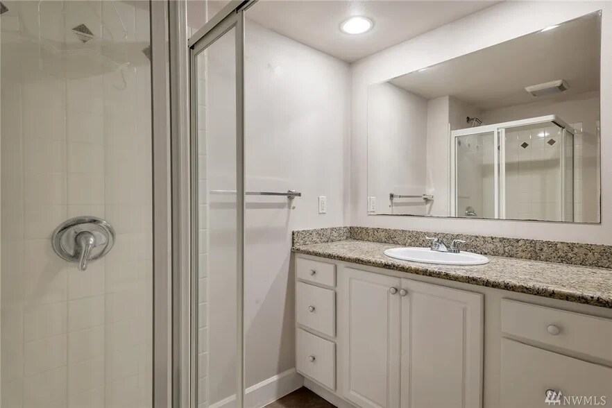 Building Photo - 37110 5th Ave SW