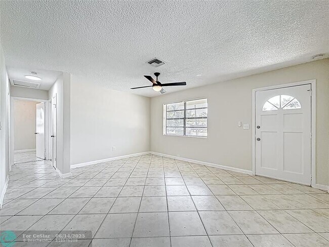 Building Photo - 621 NE 44th St
