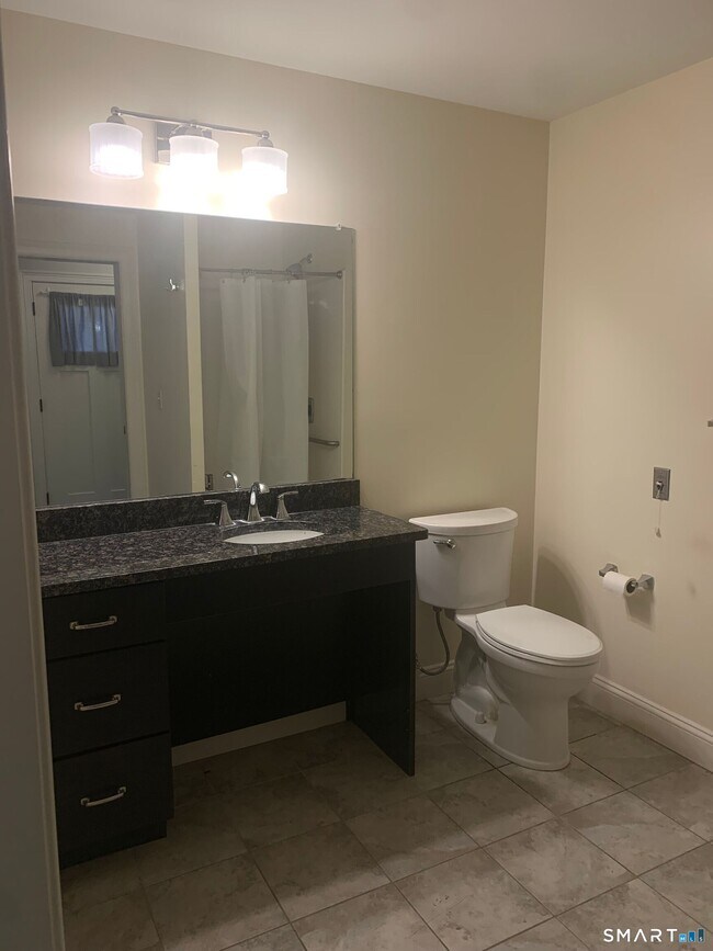 Building Photo - 502 Edgewater Cir