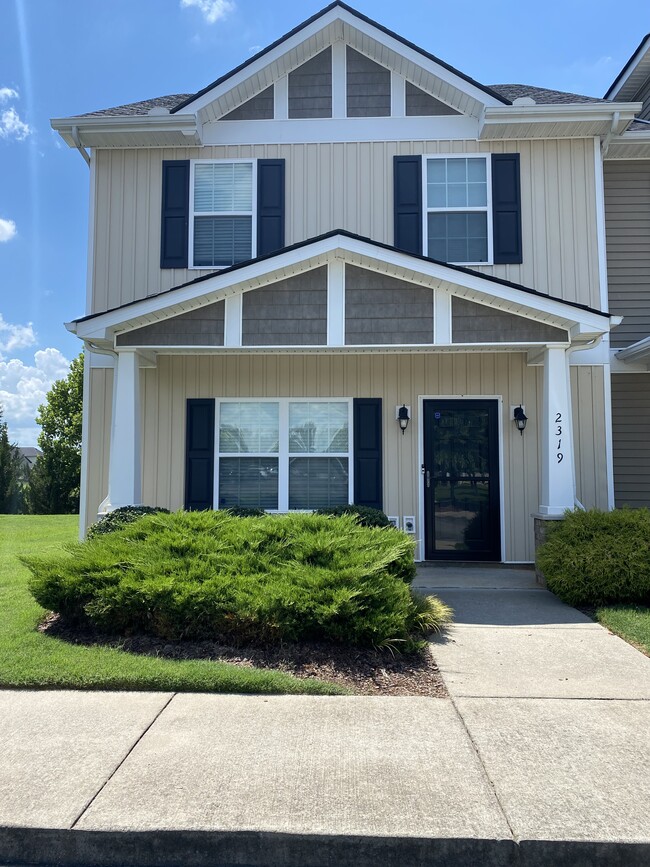 Primary Photo - 2319 New Holland Cir