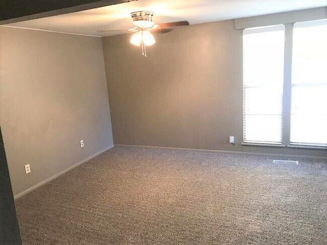 Building Photo - 8820 S Winston Ave