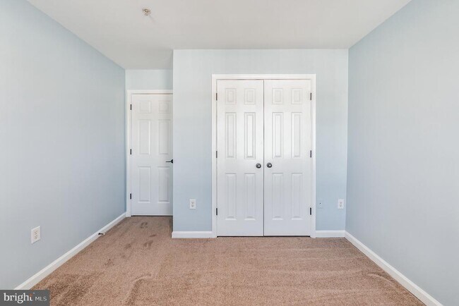 Building Photo - 10329 Bridle Ct