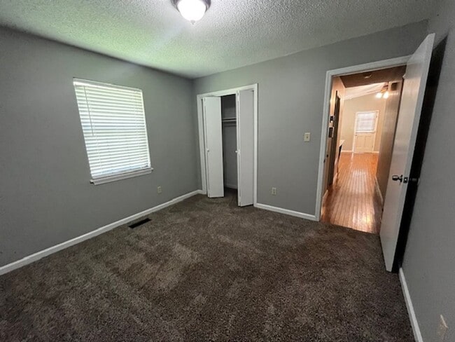 Building Photo - 2 Bedroom 1 Bath House