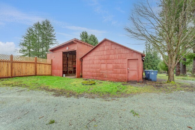 Building Photo - 11825 Woods Lake Rd