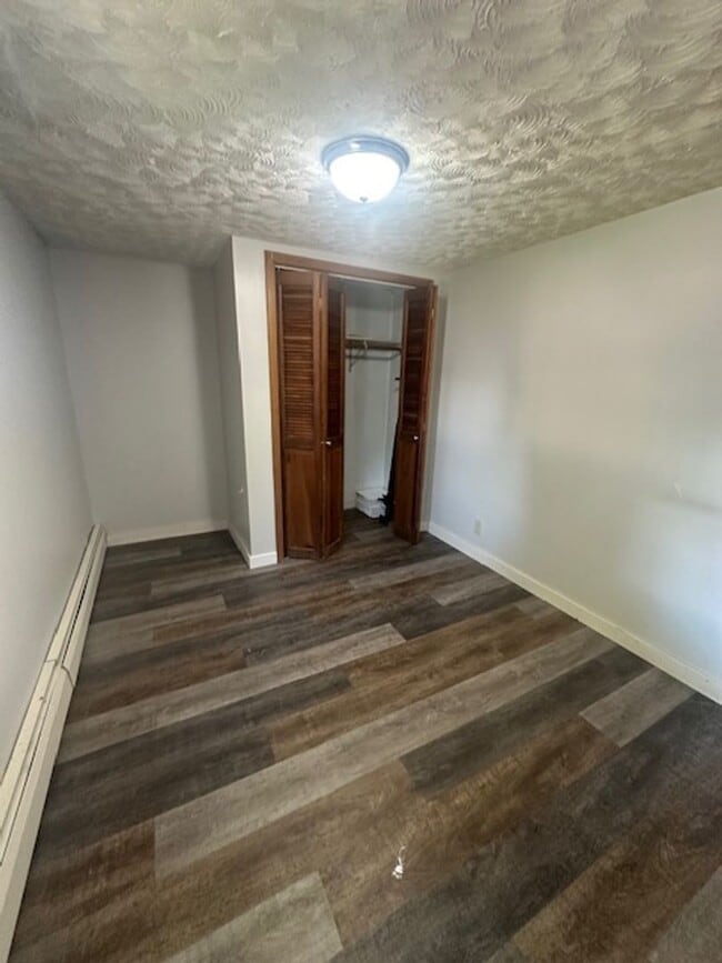 Building Photo - 1 Bed, 1 Bath Apartment - Staples